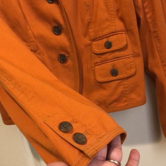 Anne Taylor Loft short cotton blazer. Size 8, button up w 4 front button pockets - Picture 5 of 7